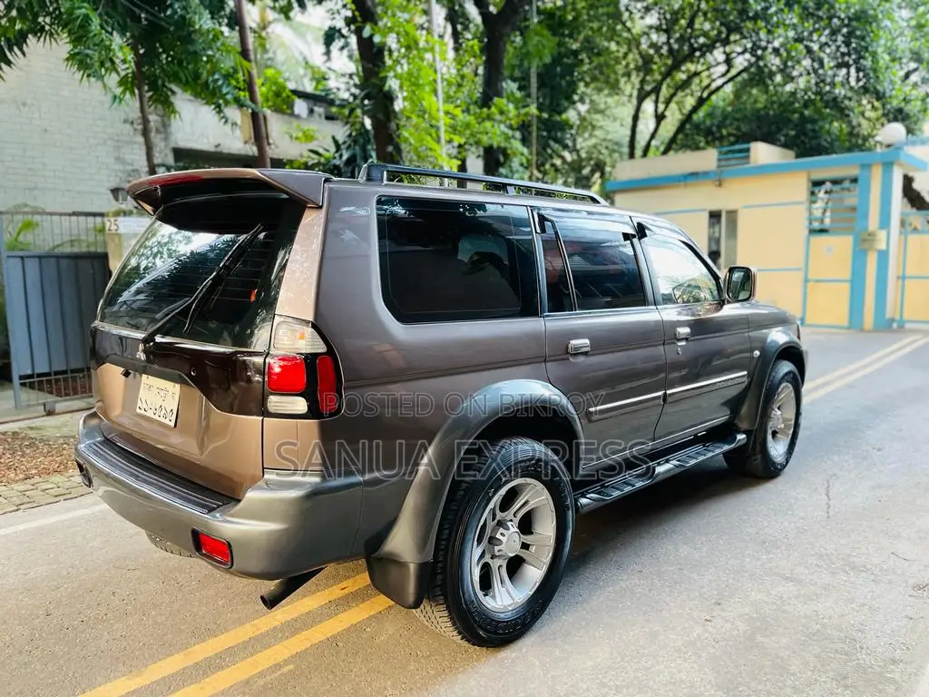 Mitsubishi Pajero Sunroof 2004