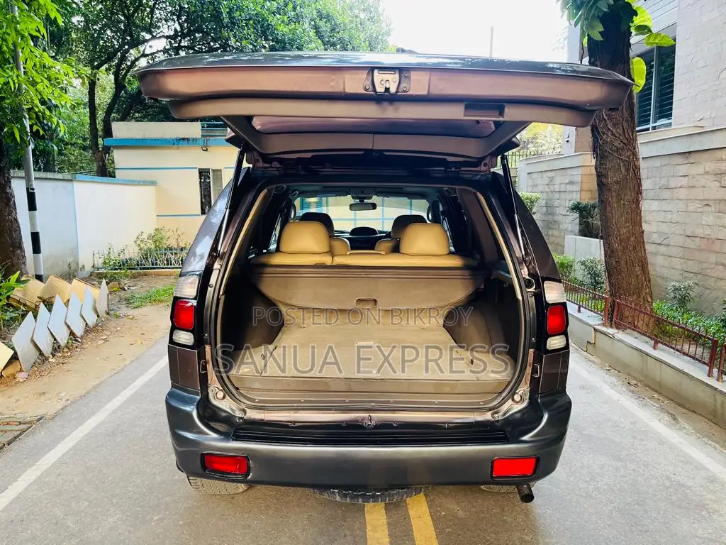 Mitsubishi Pajero Sunroof 2004