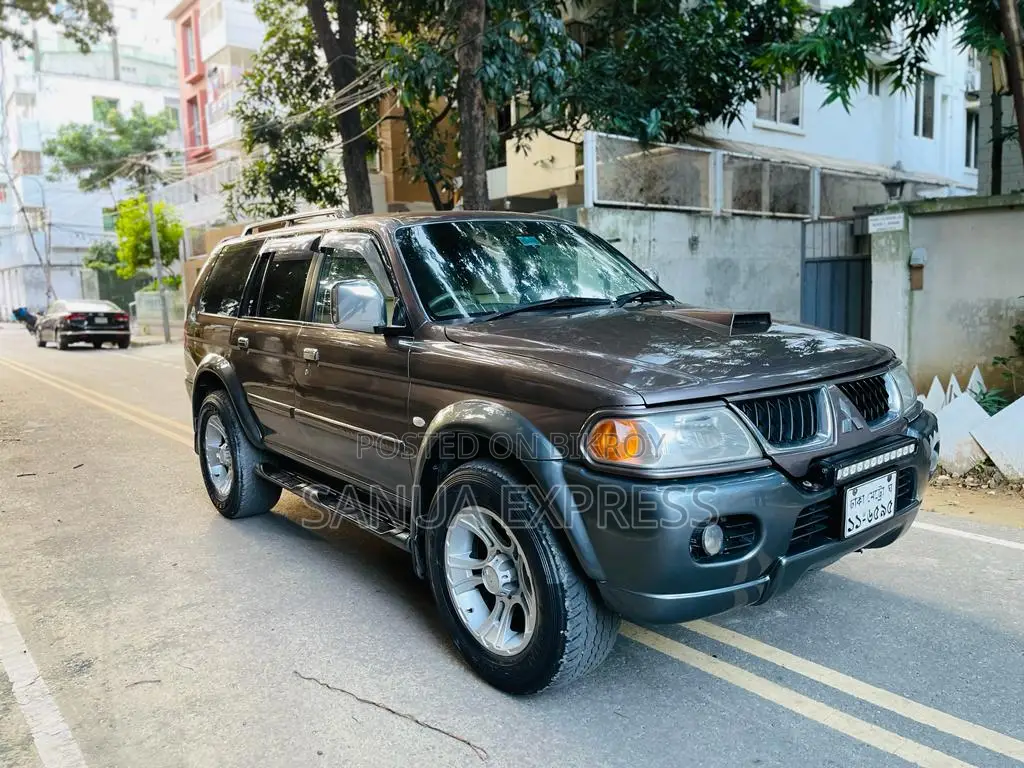 Mitsubishi Pajero Sunroof 2004