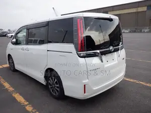 Toyota Esquire Hybrid Gi Pearl 2020