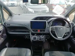 Toyota Esquire GI PREM.PEARL COLOR 2020