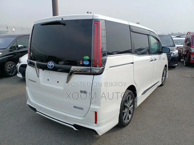 Toyota Esquire GI PREM.PEARL COLOR 2020