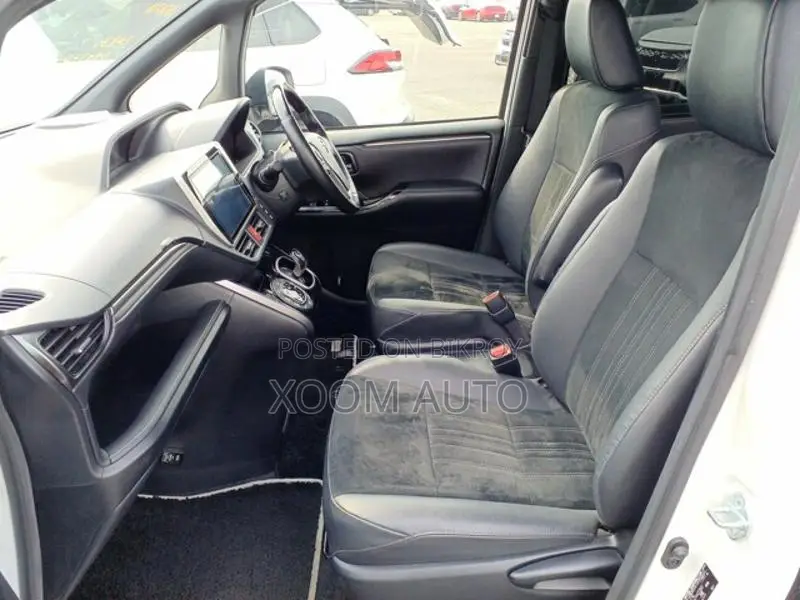 Toyota Esquire GI PREM.PEARL COLOR 2020