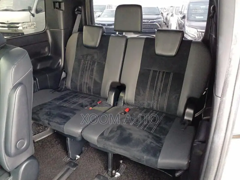 Toyota Esquire GI PREM.PEARL COLOR 2020