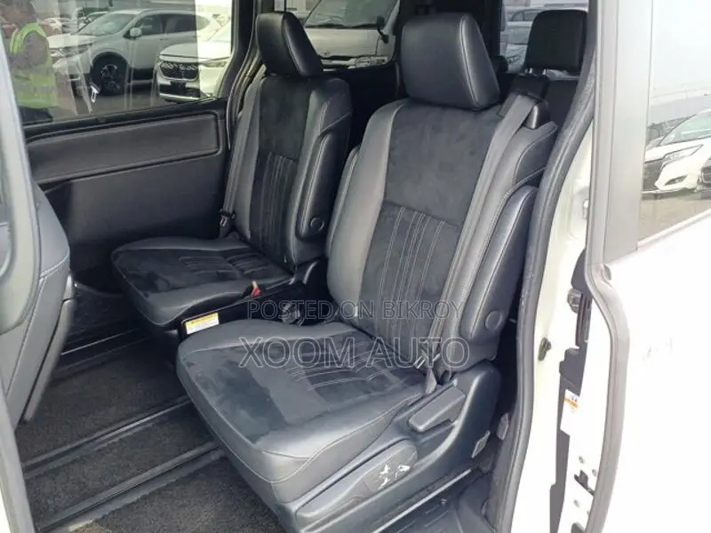 Toyota Esquire GI PREM.PEARL COLOR 2020
