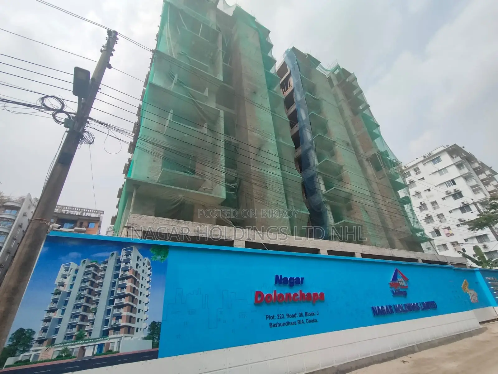 Buy a south-facing apartment near 300 Feet in Bashundhara.
