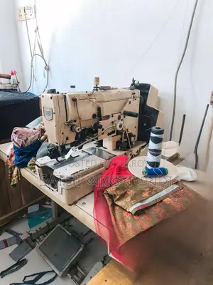 জুকি বাটন হোল মেশিন