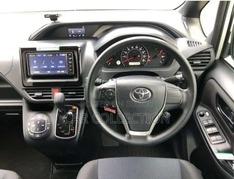 Toyota Noah X Non Hybrid Silver 2021