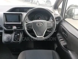 Toyota Noah X Non Hybrid Silver 2021