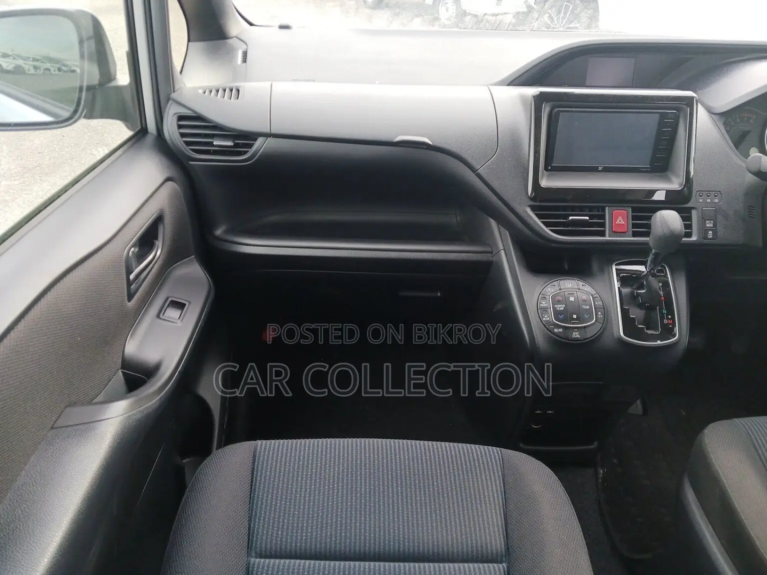 Toyota Noah X Non Hybrid Silver 2021