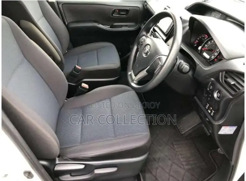 Toyota Noah X Non Hybrid Silver 2021
