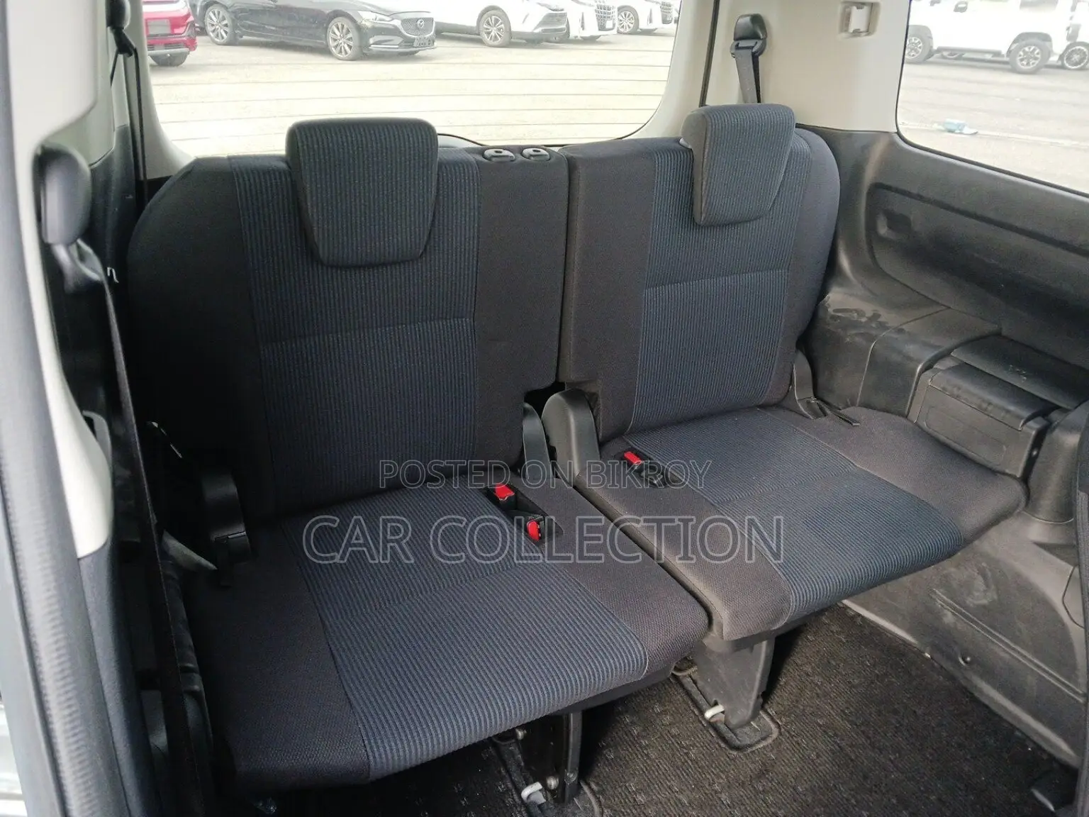 Toyota Noah X Non Hybrid Silver 2021