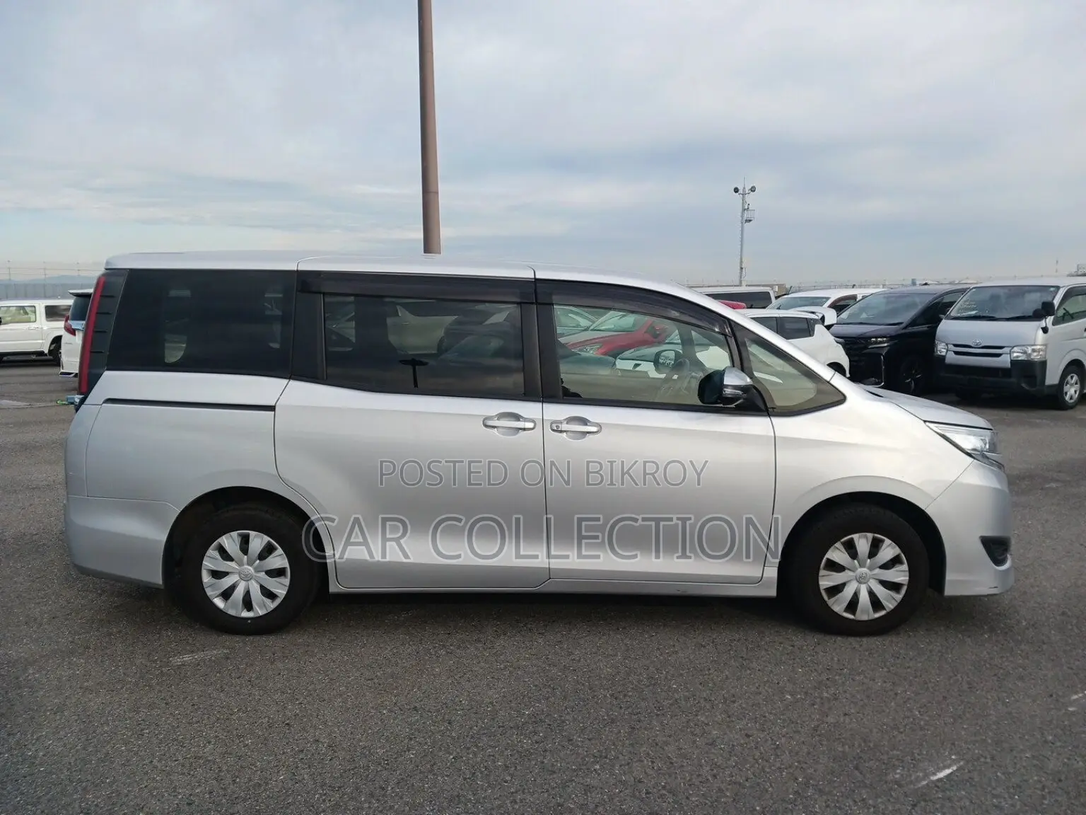 Toyota Noah X Non Hybrid Silver 2021