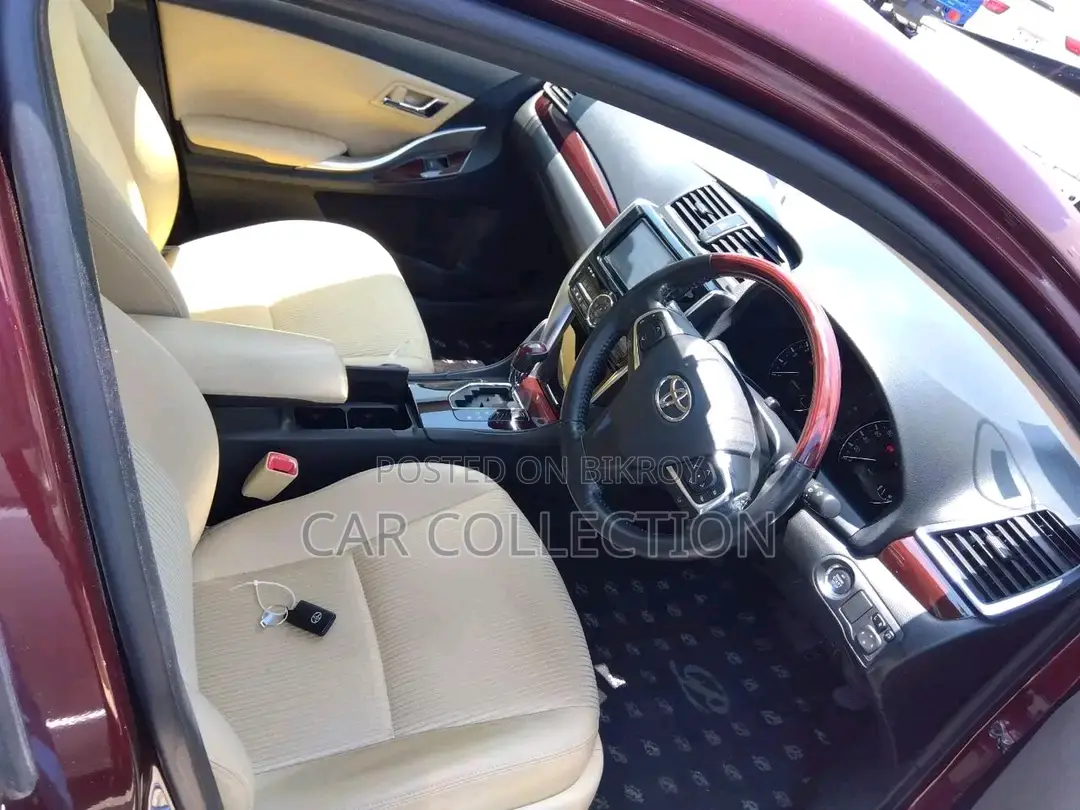 Toyota Premio F-ex 2020