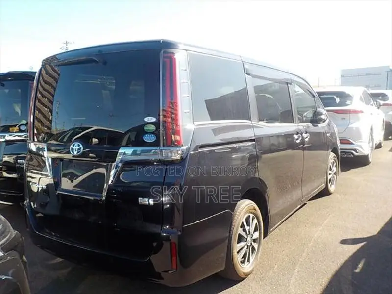 Toyota Esquire Gi pkg. 2020