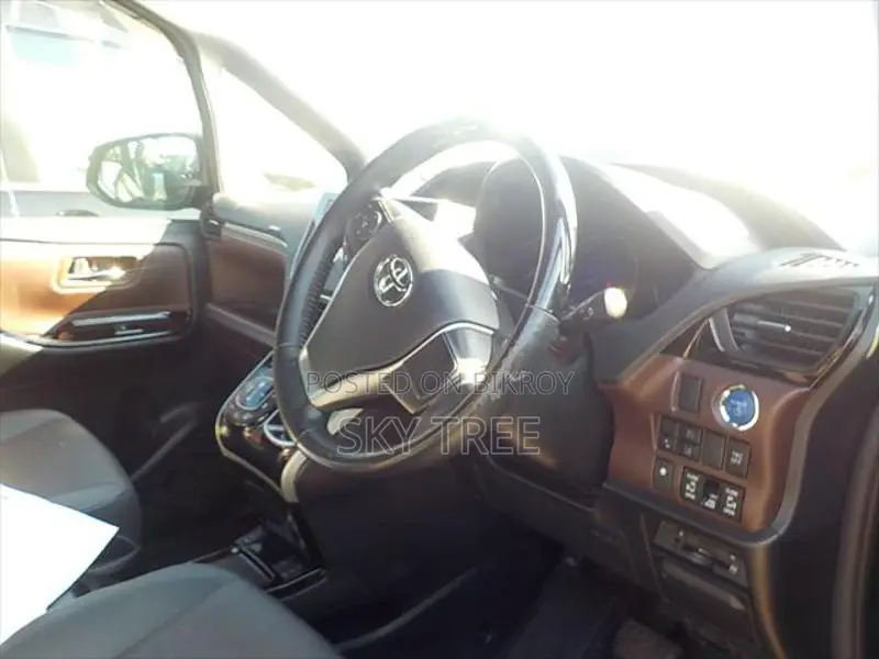 Toyota Esquire Gi pkg. 2020
