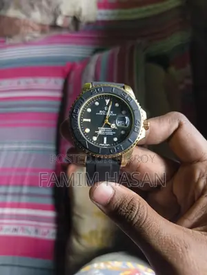 ঘড়িটি দেখতে অনেক সুন্দর