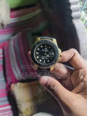 ঘড়িটি দেখতে অনেক সুন্দর