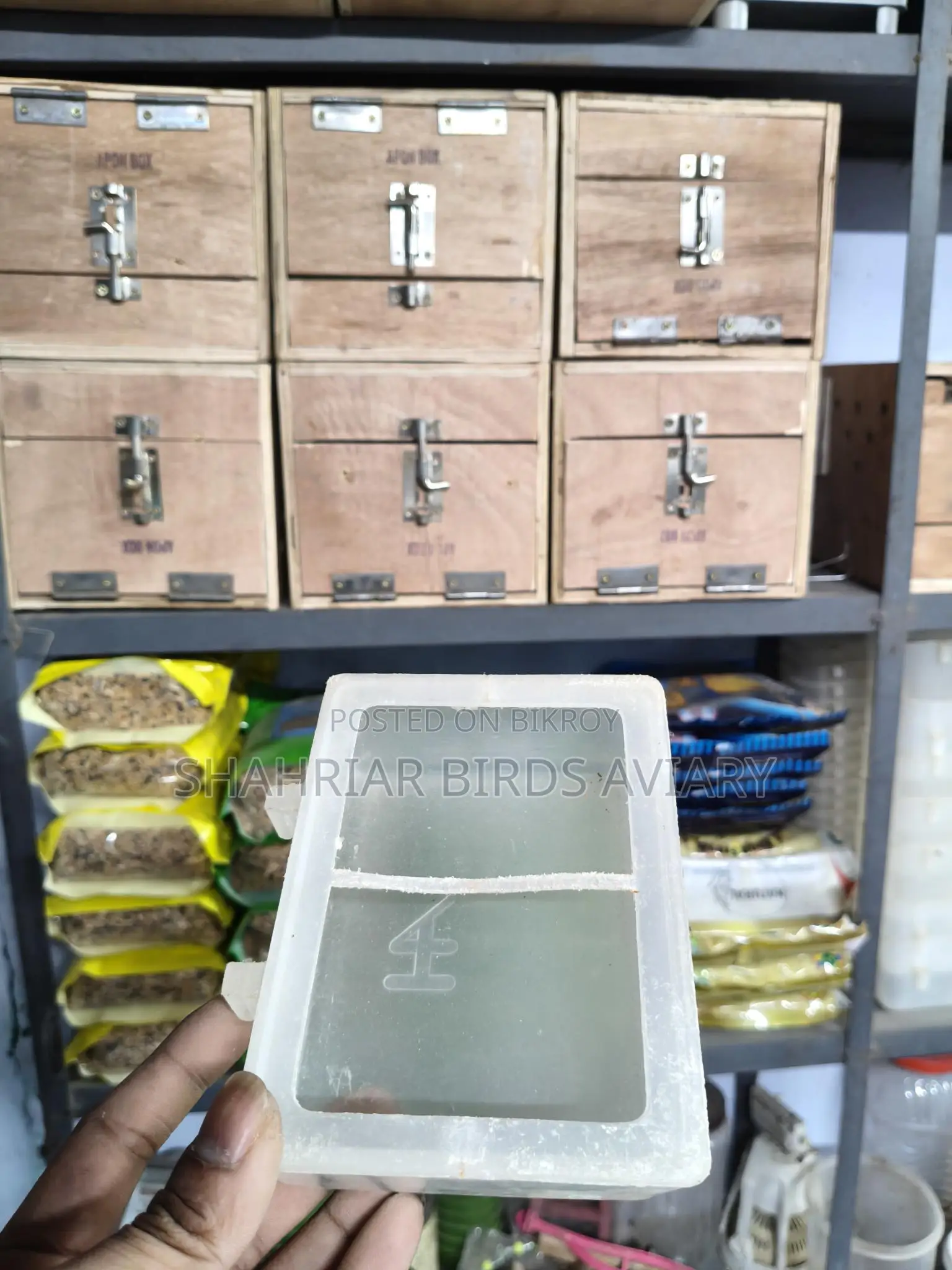 পাখি ও কবুতরের খাবারের পাত্র