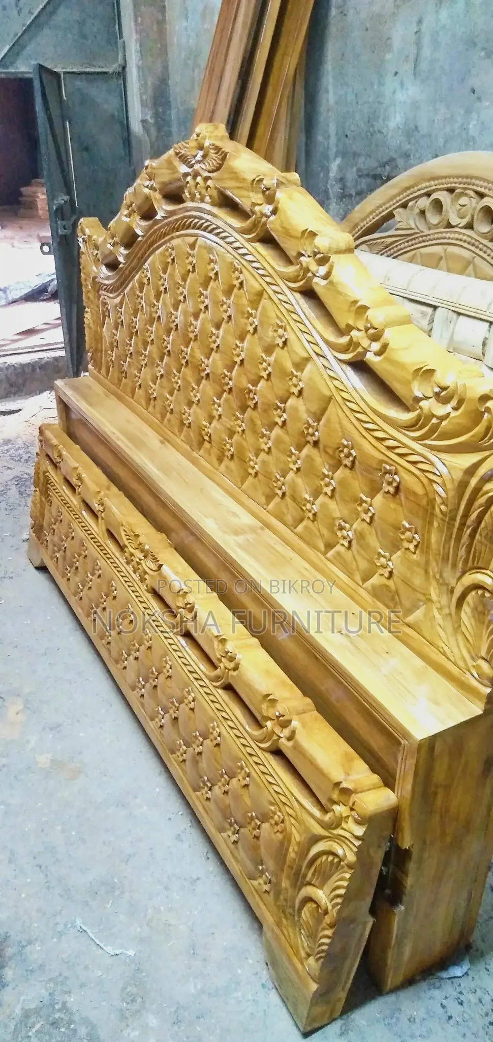 তারা ডিজাইনের আড়াই ইঞ্চি সলিট কাঠ দিয়ে তৈরি করা খাট বিক্রয় হবে