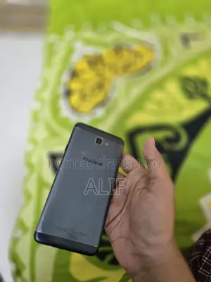 Samsung Galaxy J7 . (Used)