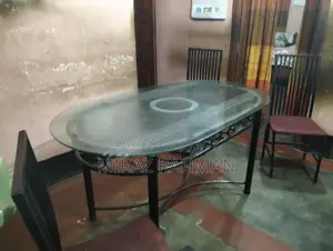 তিনটি চেয়ারসহ টেবিল বিক্রি হবে