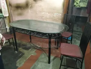 তিনটি চেয়ারসহ টেবিল বিক্রি হবে