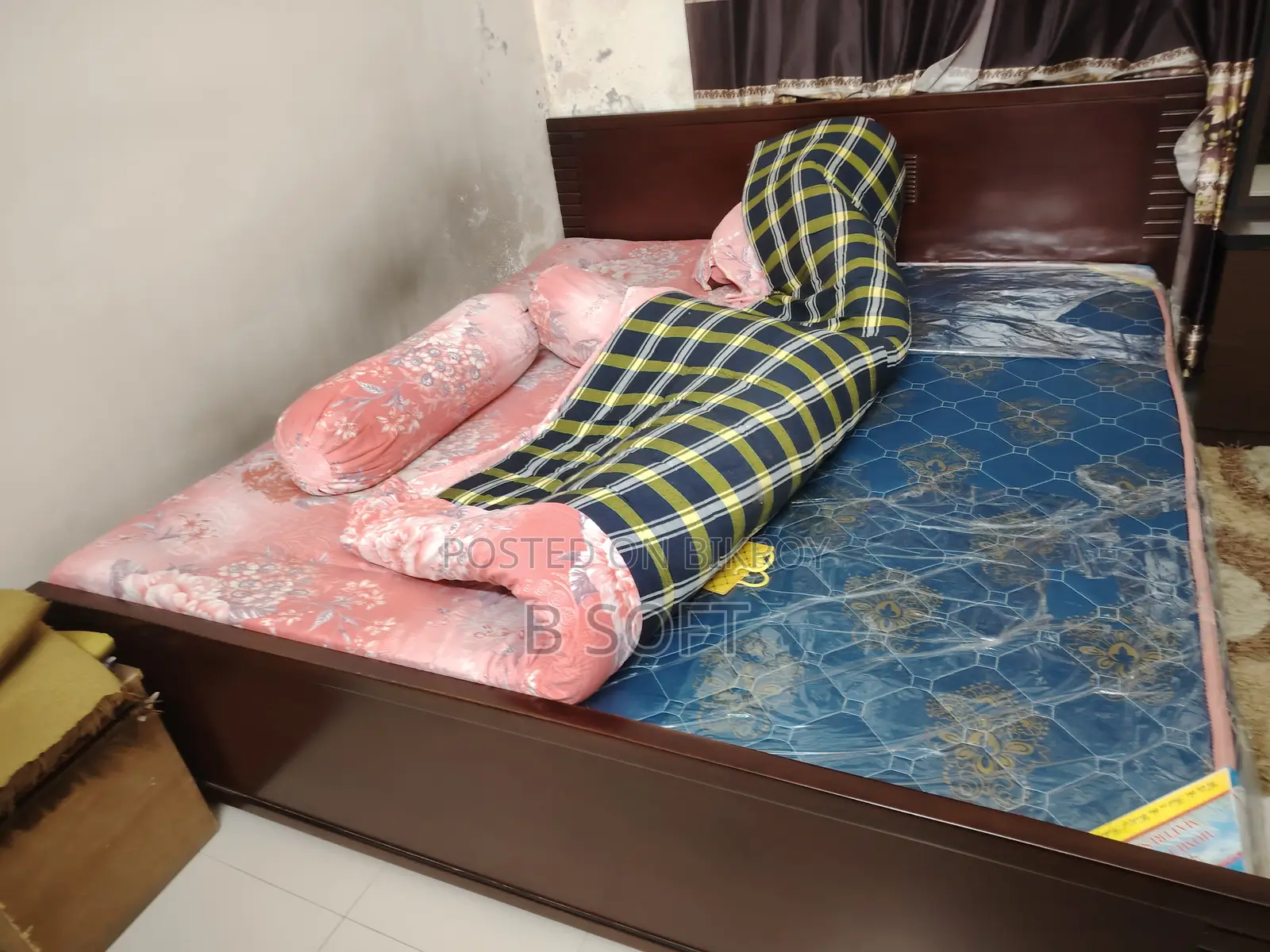 6x7 feet Mahogany Wood Semi Box Bed