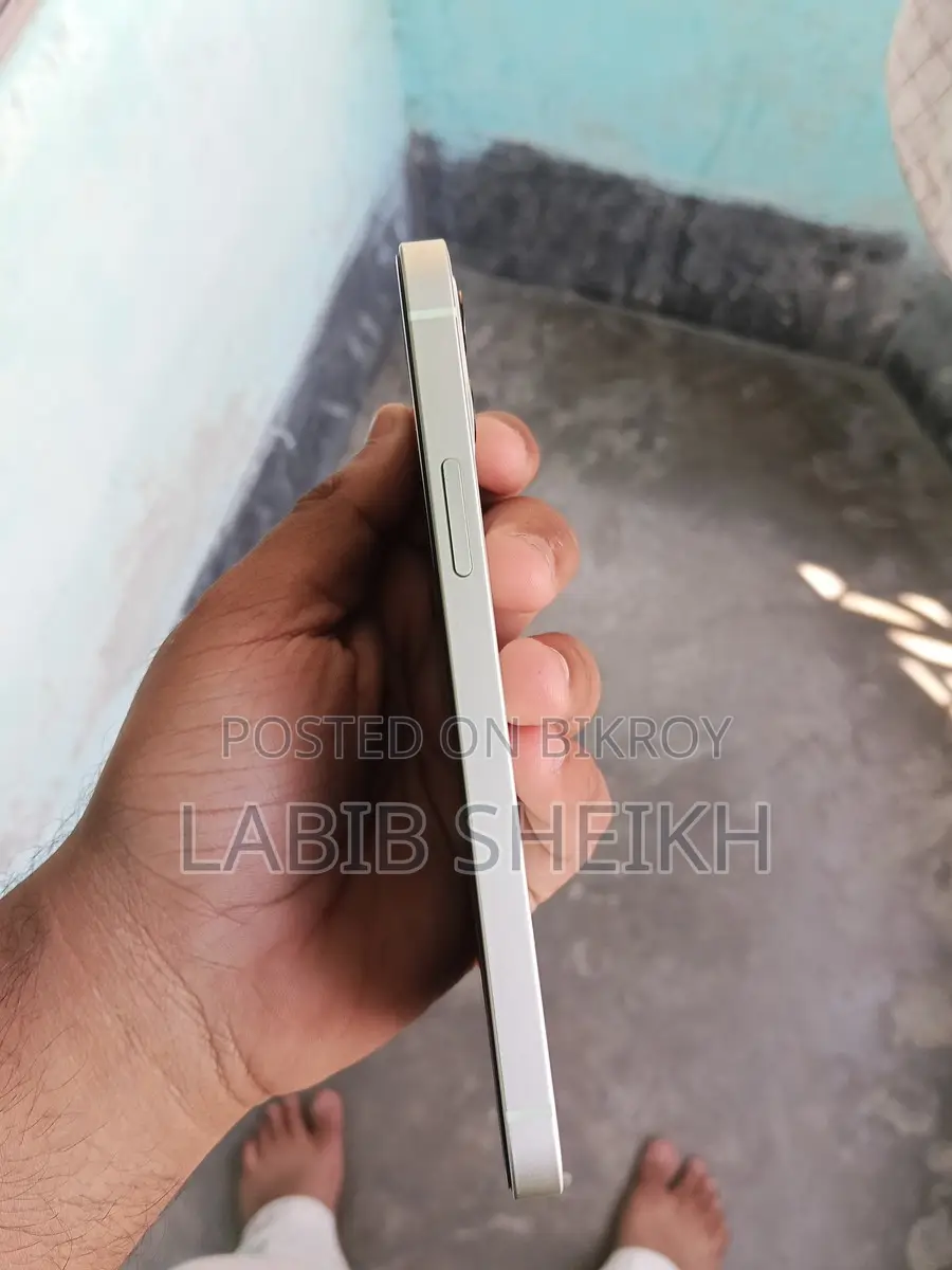 অ্যাপল আইফোন ১২ (ব্যবহৃত)