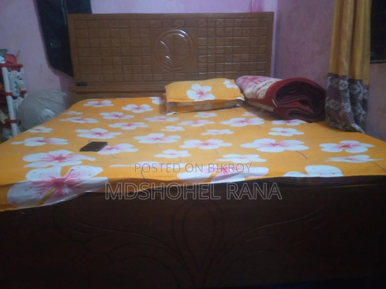 4 to 5 Hand Wooden Bed