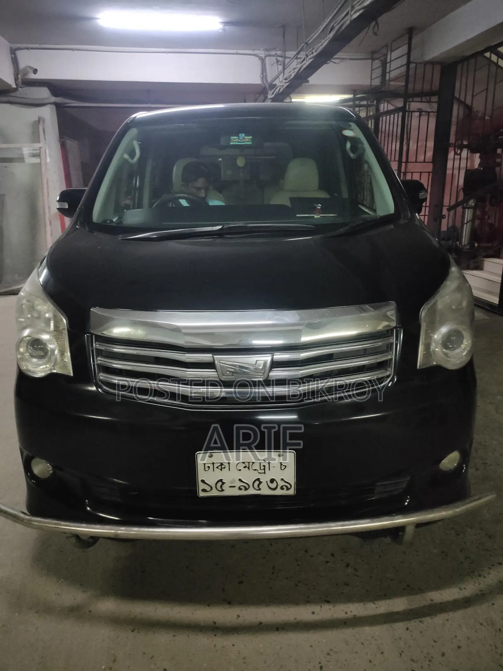 Toyota Noah 2010