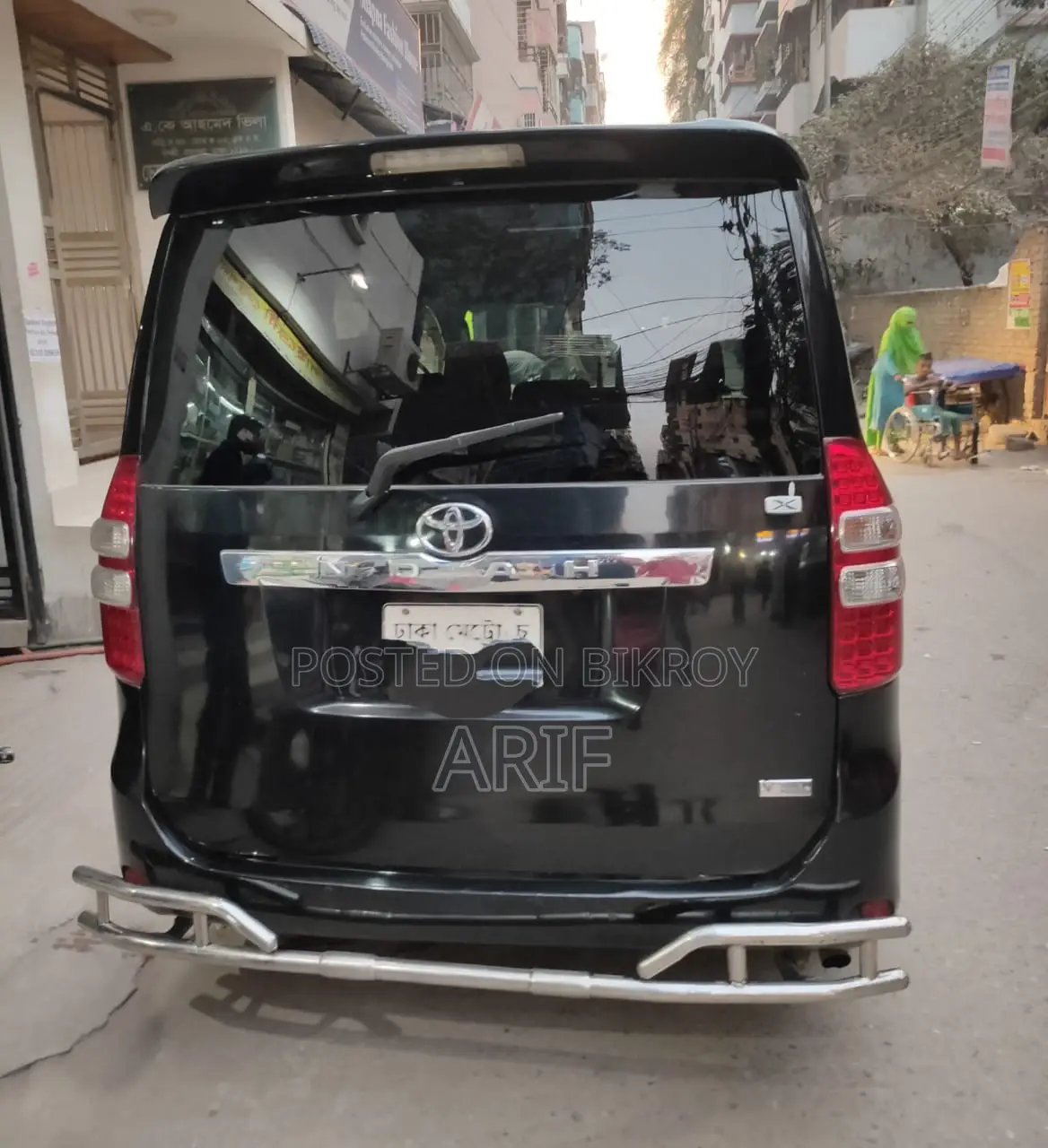 Toyota Noah 2010
