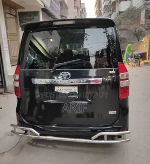 Toyota Noah 2010