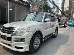 Mitsubishi Pajero v98 2011