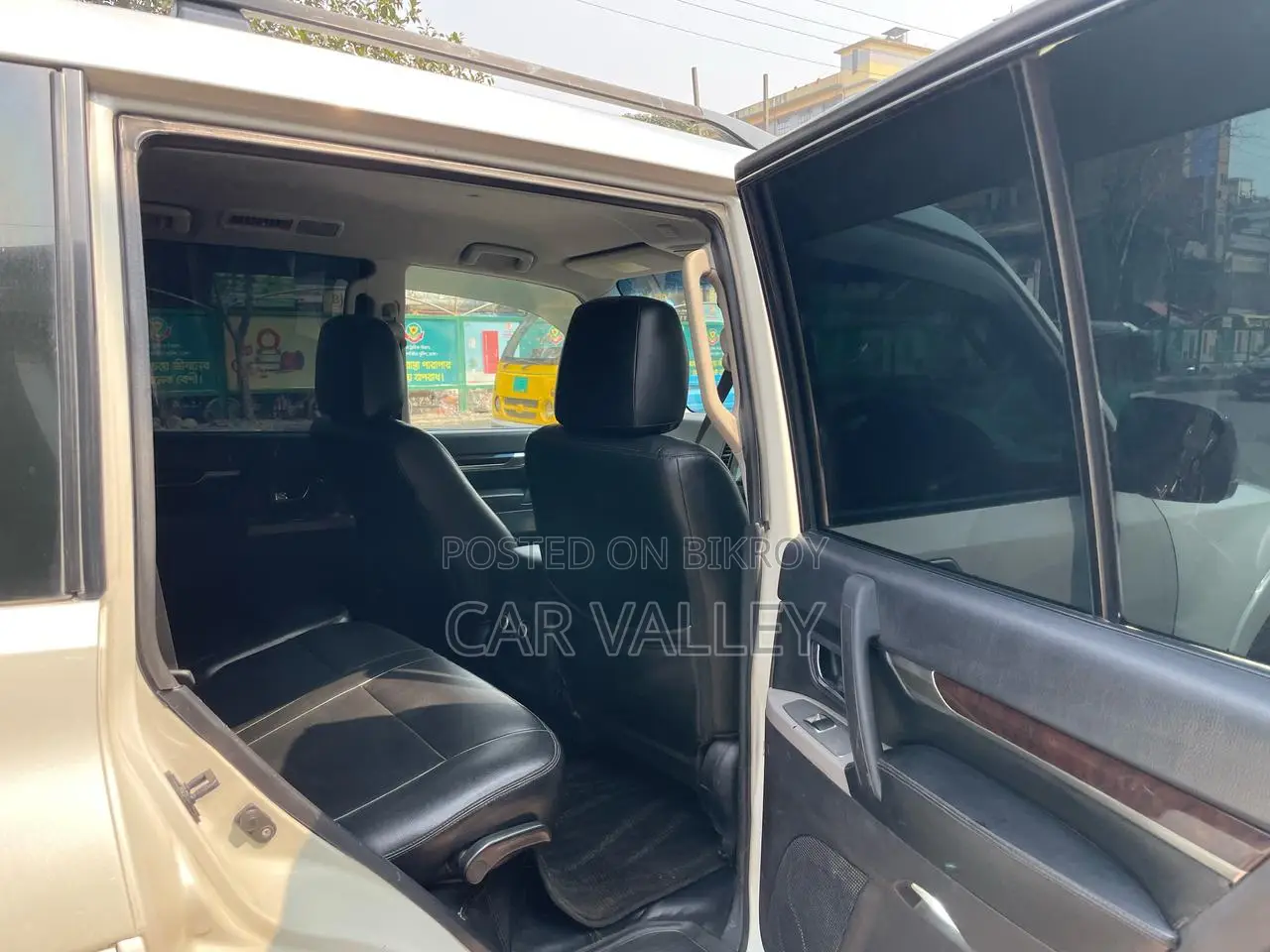 Mitsubishi Pajero v98 2011