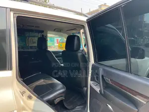 Mitsubishi Pajero v98 2011