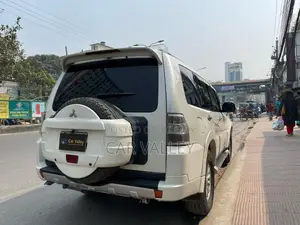 Mitsubishi Pajero v98 2011