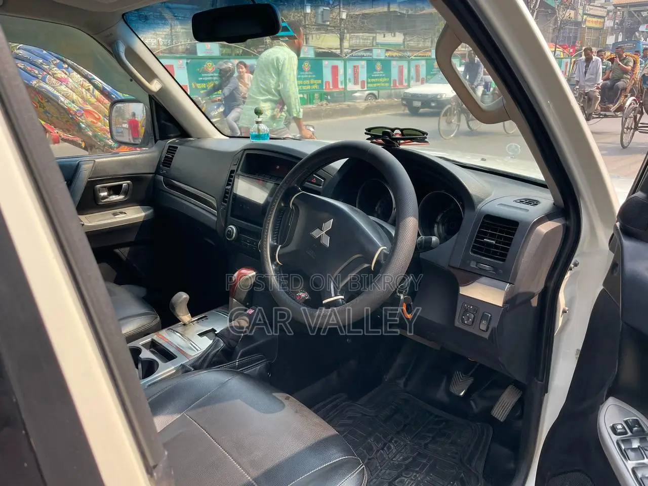 Mitsubishi Pajero v98 2011