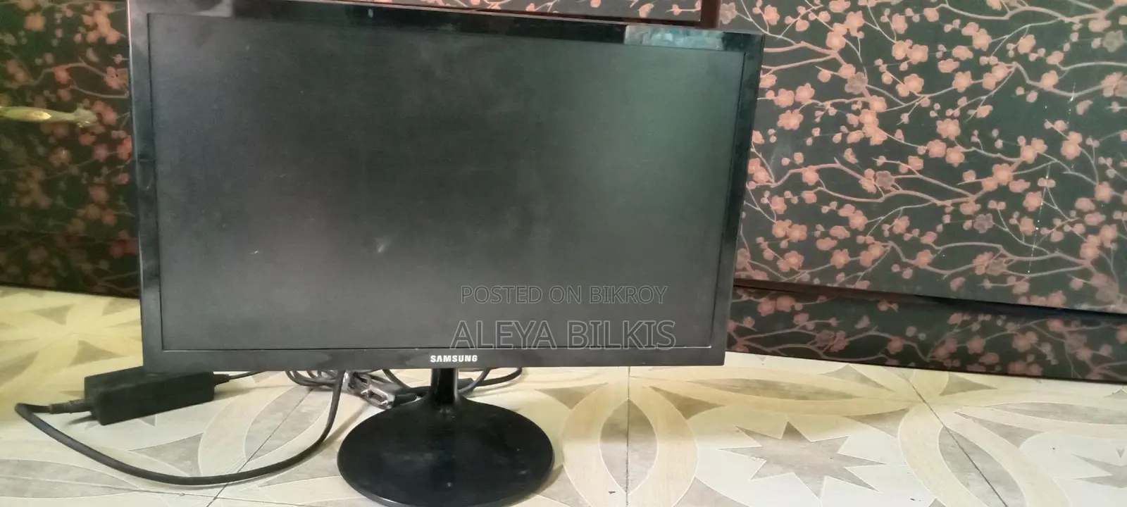 Samsung Monitor – Clear Display | Good Condition