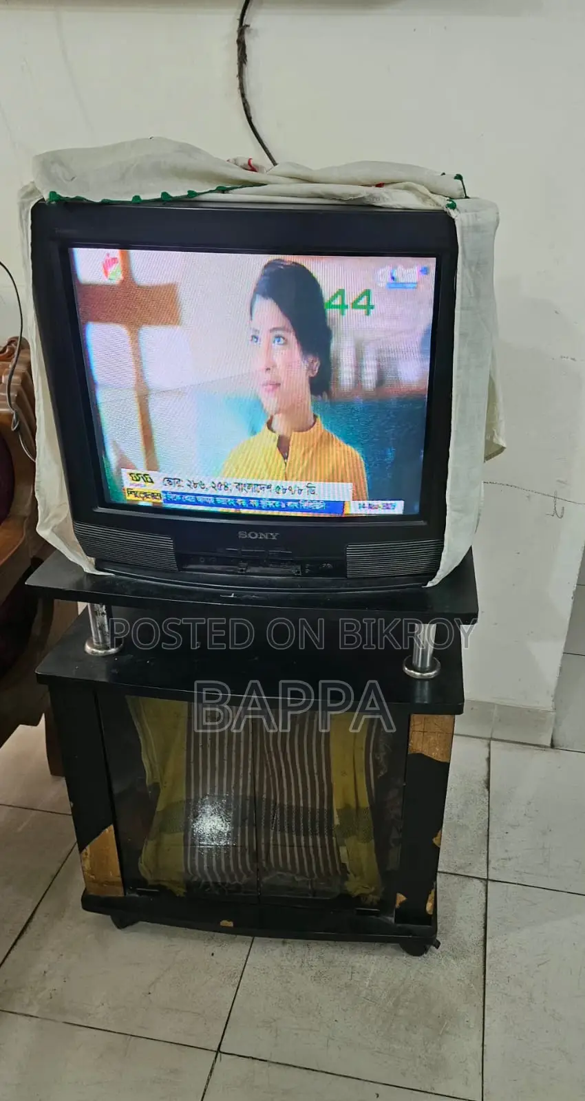 Sony 21" CRT Color TV with Stand for Sale