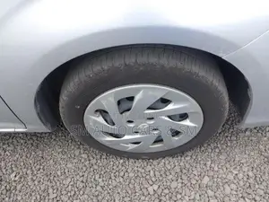 Toyota Fielder Non Hybrid EX Silver 2020