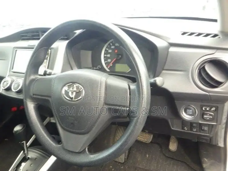 Toyota Fielder Non Hybrid EX Silver 2020