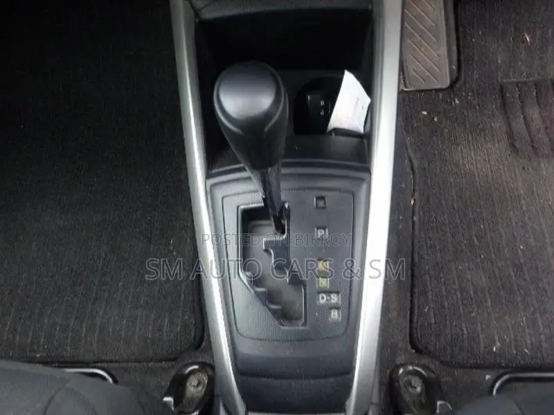 Toyota Fielder Non Hybrid EX Silver 2020