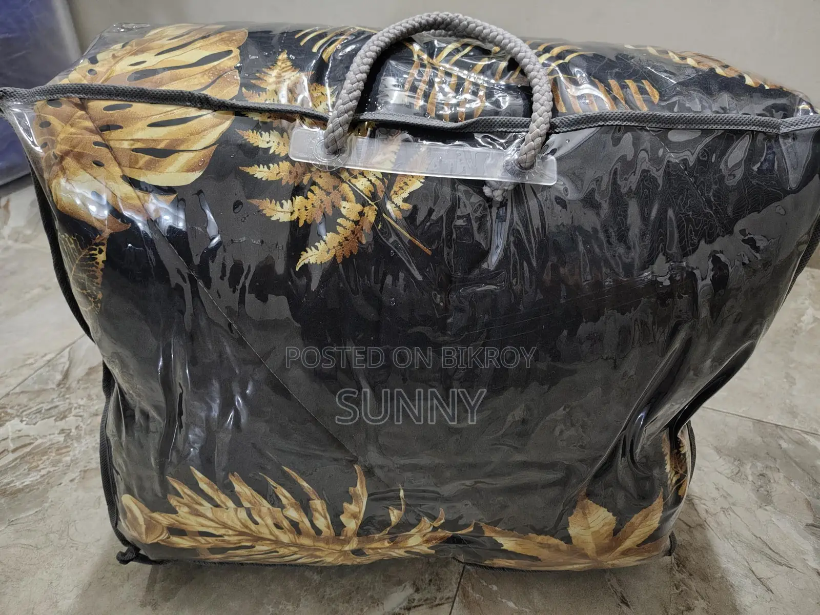 Karmo Comforter