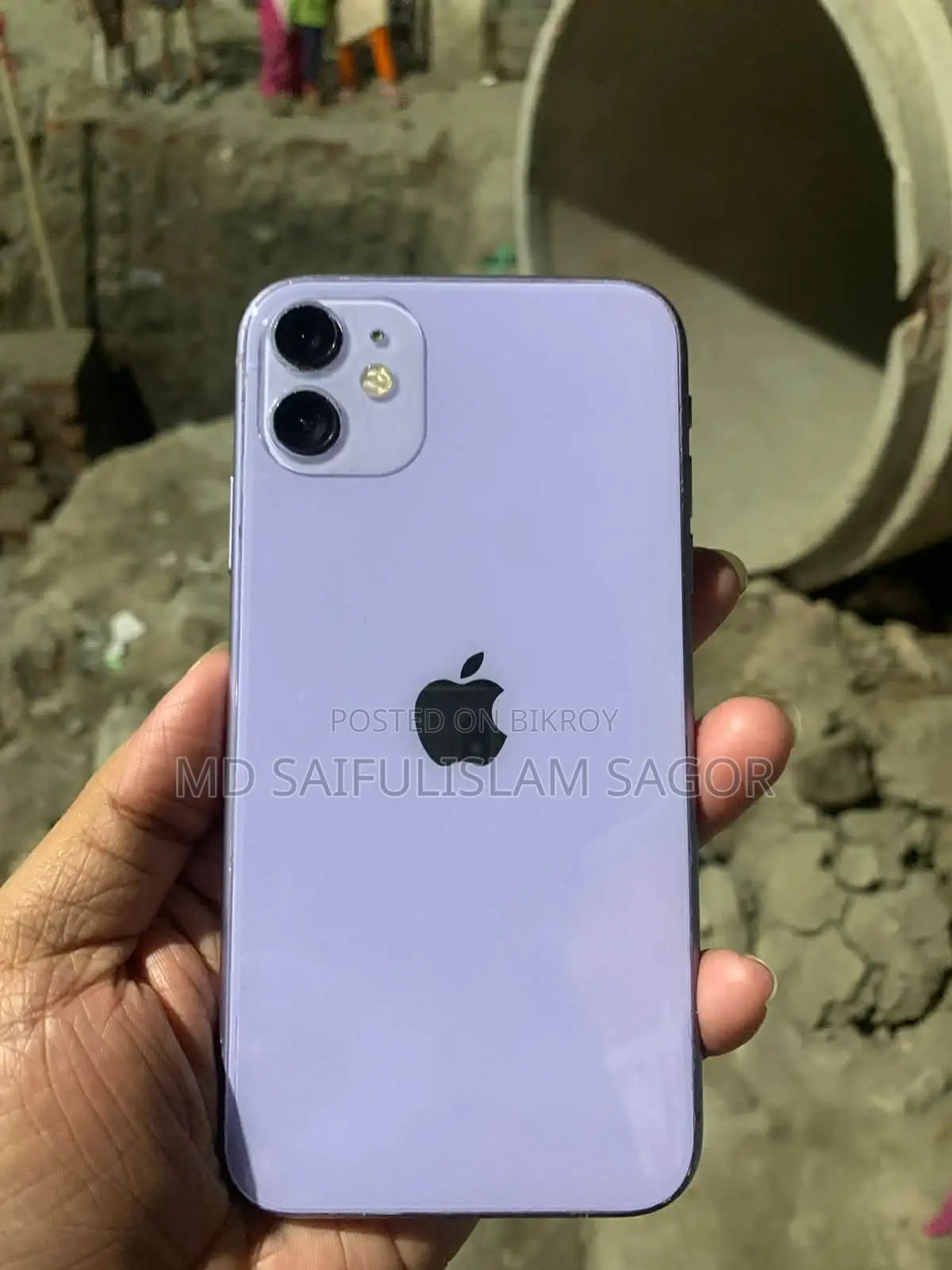 Apple iPhone 11 . (Used)