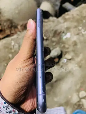Apple iPhone 11 . (Used)