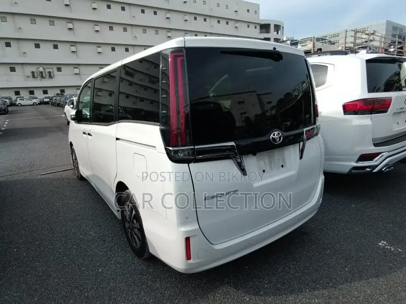 Toyota Esquire 2021
