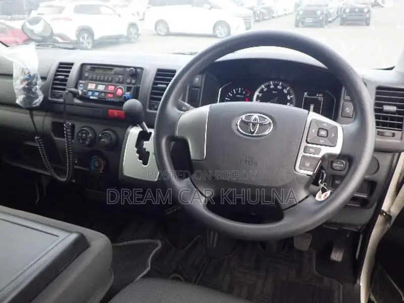Toyota Hiace High Roof 2022