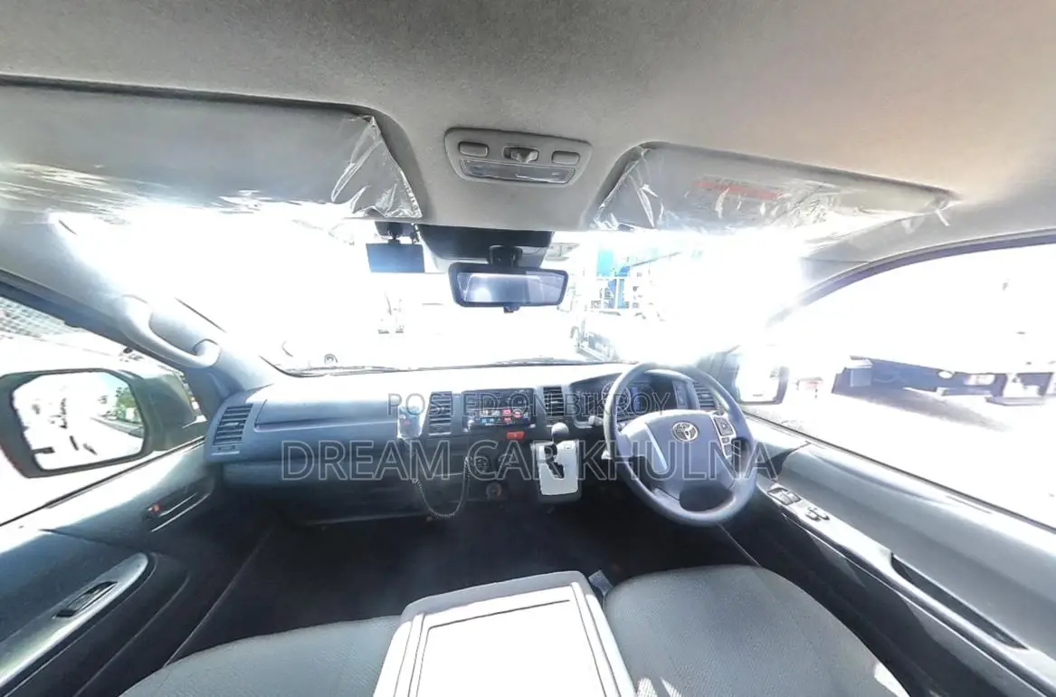 Toyota Hiace High Roof 2022