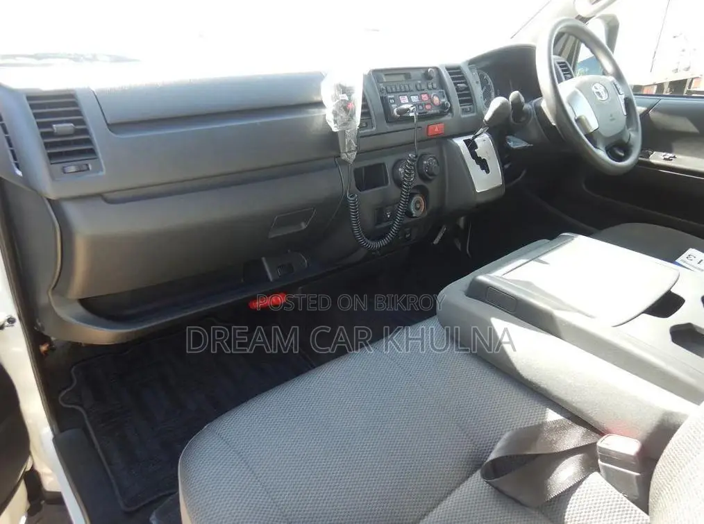 Toyota Hiace High Roof 2022